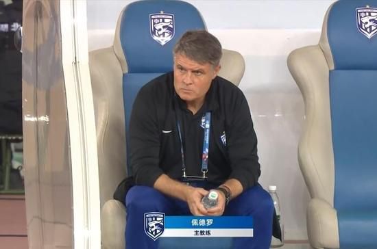 女生扒开尿口给男生捅